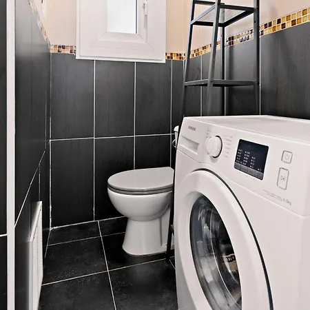 Renting - Arson - Chic & Modern Design 2-bedroom Ac Port * Nice