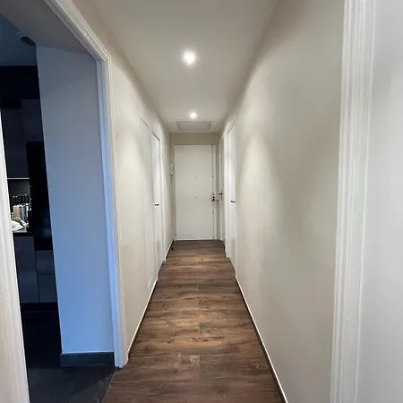 Urban Design 6 People Near Dowtown With Air Conditioning & Netflix *
