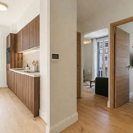 Apartment One-bedroom In Carre D'or, 200m Nice