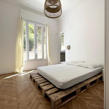 Urban Charm 6 People Near Dowtown With Air Conditioning & Netflix Nice