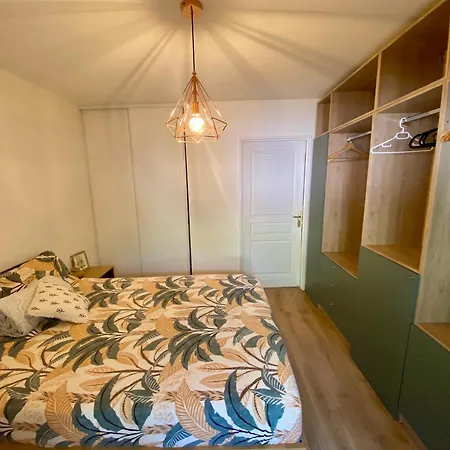 West Ground-floor One Bedroom With Parking, Garden, Pool Apartment Nice