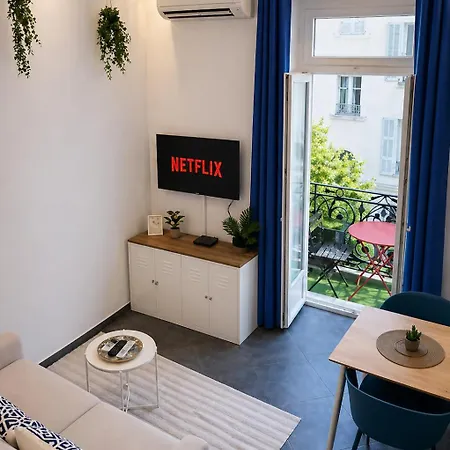 Cozy - 2 Min Walk From Apartment *