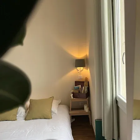 Urban Design 6 People Near Dowtown With Air Conditioning & Netflix Apartment *