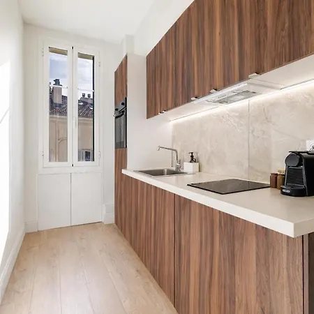 One-bedroom In Carre D'or, 200m * Nice