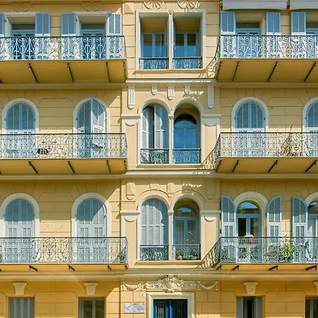 Bright Two-room With Terrace In Jean-medecin Nice