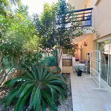 West Ground-floor One Bedroom With Parking, Garden, Pool Apartment *
