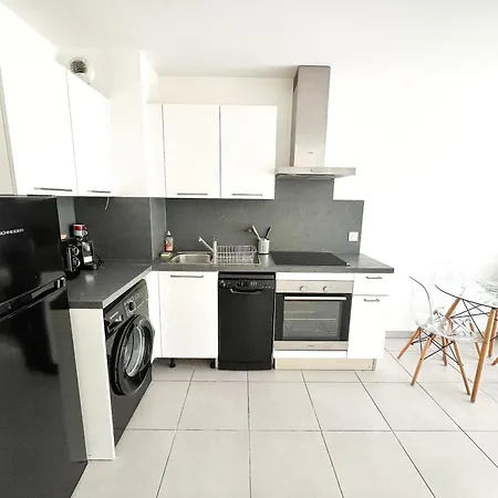 Riquier 1br Steps From Sncf Apartment