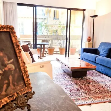 Au Coeur Du Chic Carre D'or Apartment *
