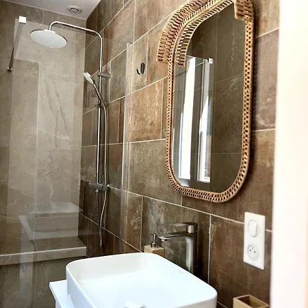 Urban Charm 6 People Near Dowtown With Air Conditioning & Netflix Apartment