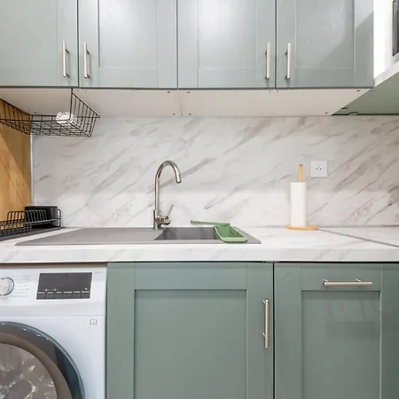 With 1 Bedroom, Gambetta, Russian Church Apartment *