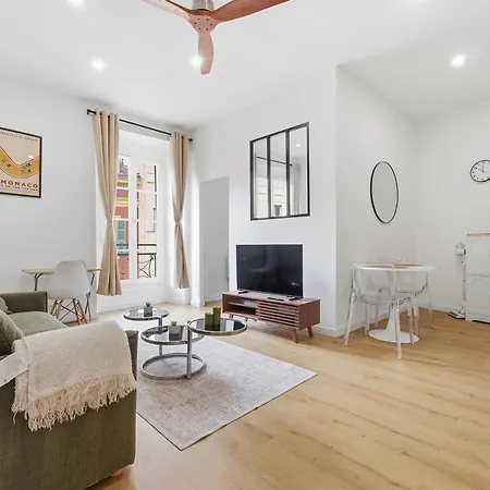 Magnifique 2 Pieces Place Massena Apartment *