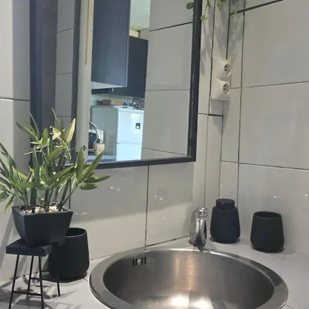 Apartment Avec Jardin Prive & Jacuzzi *