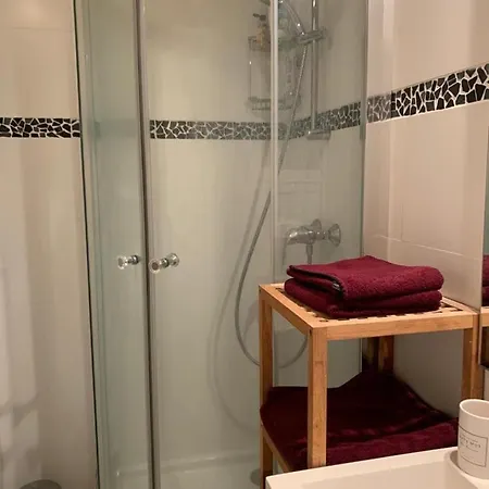 Charming Air-conditioned Apartment-prime Location In Old Apartment