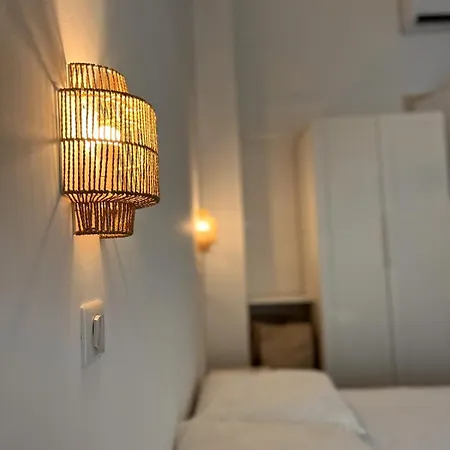 Urban Charm 6 People Near Dowtown With Air Conditioning & Netflix Apartment