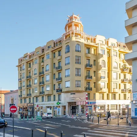 Renting - Auber - Elegant Bright View Station Ac Elevator * Nice