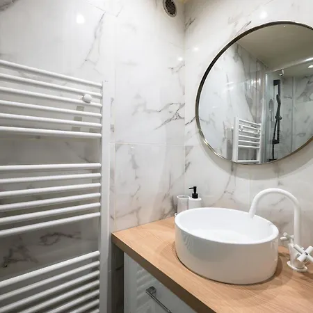 Apartment Cozy & Renovated - Close To Market Square Restaurants Nice