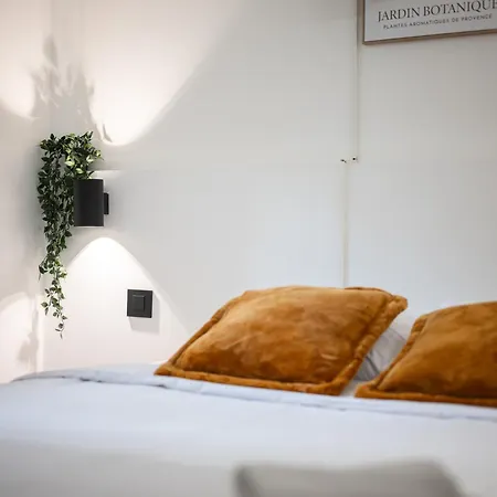 Cozy & Renovated - Close To Market Square Restaurants