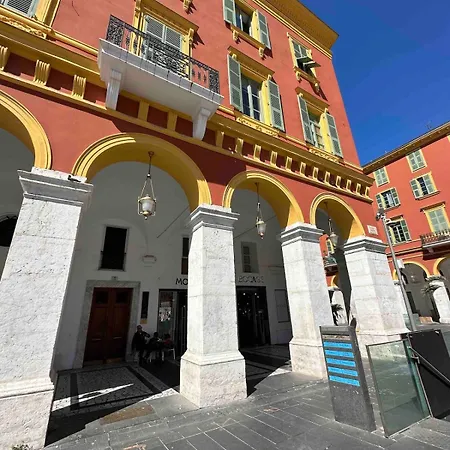 Place Massena Apartment