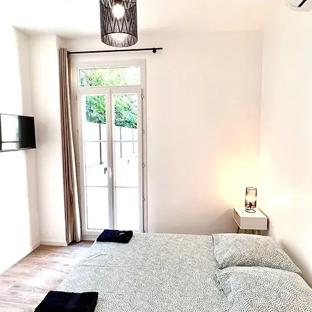3 Chambres, Piscine Privee Et Parking *