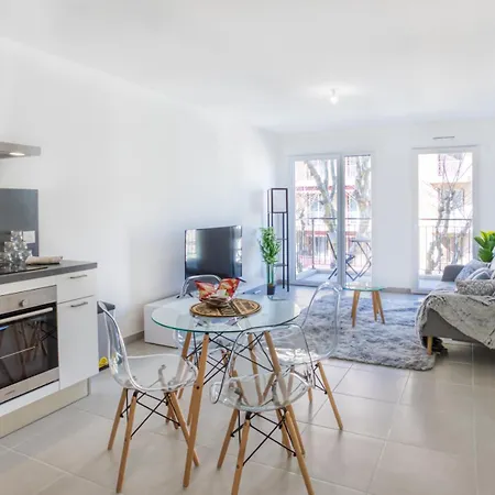 Riquier 1br Steps From Sncf Apartment Nice