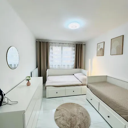 A 5min De La Climatise Apartment