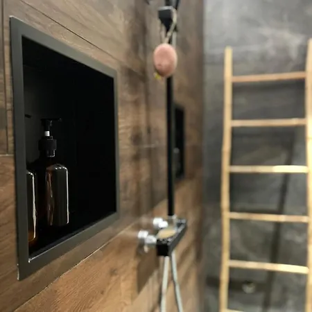 Apartment Urban Design 6 People Near Dowtown With Air Conditioning & Netflix Nice