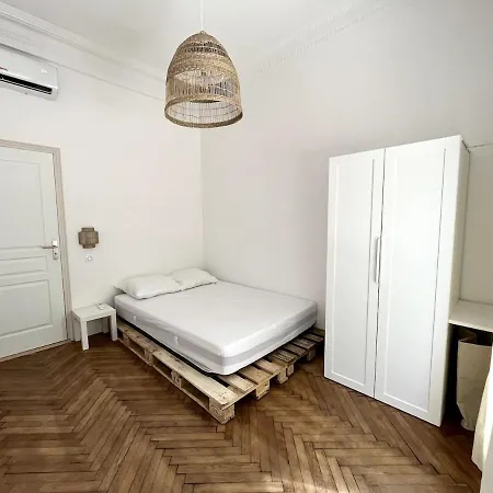 Urban Charm 6 People Near Dowtown With Air Conditioning & Netflix Apartment *