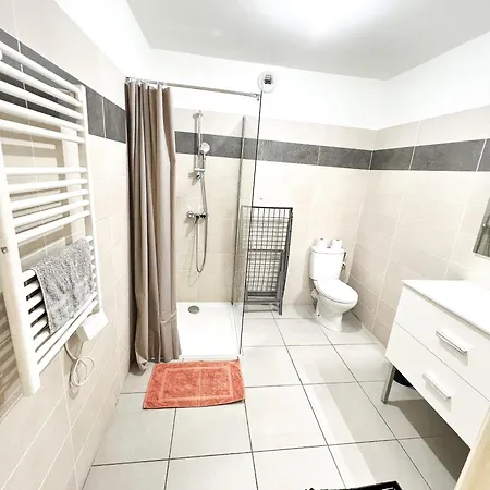 Riquier 1br Steps From Sncf Apartment *