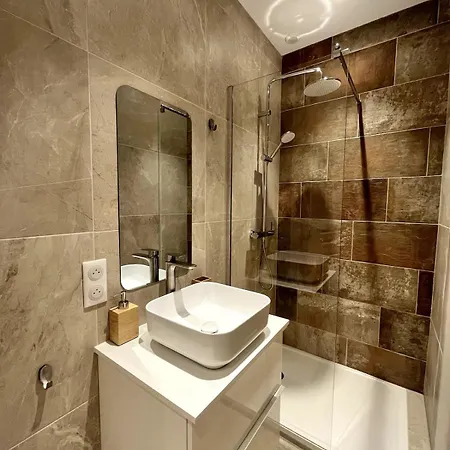 Apartment Urban Charm 6 People Near Dowtown With Air Conditioning & Netflix *