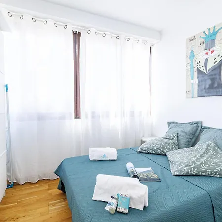 Apartment Prom 193-c - In Front Of The Sea 2 With Terrace And Garden Nice