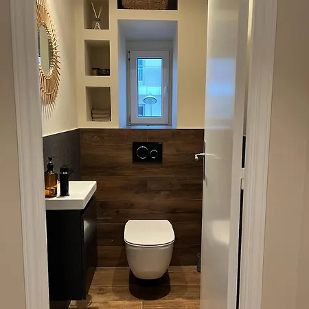 Apartment Urban Design 6 People Near Dowtown With Air Conditioning & Netflix Nice
