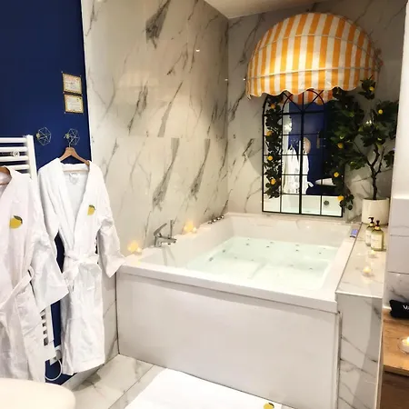 Ciao Bella Wellness - Luxury Jacuzzi, Massage Table & Ac In Appartement