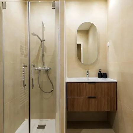 Apartment Charme Nicois, 15min De La Mer, 3 Chambres, Climatisation, Terrasse