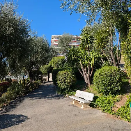 In A Luxury Community * Nice