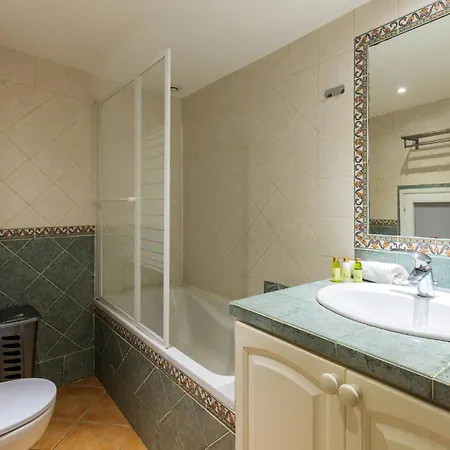 3 Pieces Place Rossetti Apartment