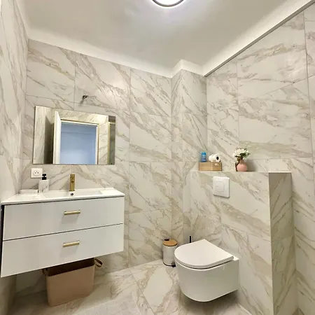 A 5min De La Climatise Apartment *