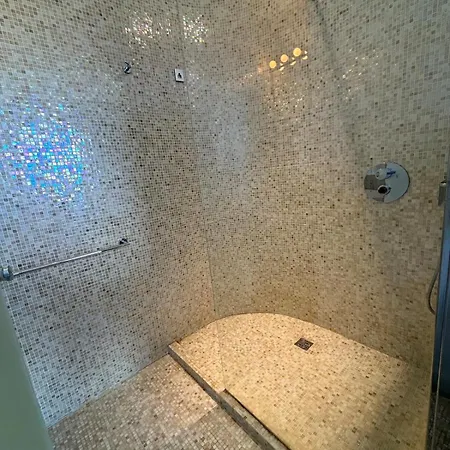 Superb 2 Bedrooms, Pools, Quiet, Near Sea Apartment Nice