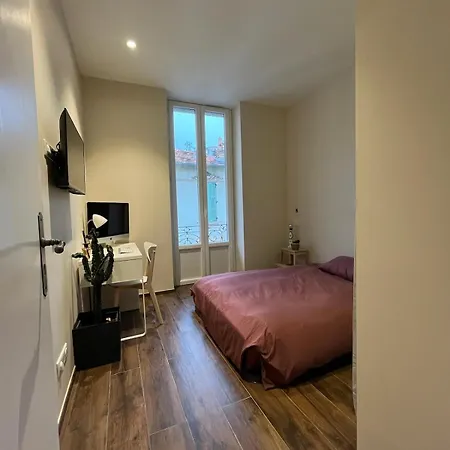 Urban Design 6 People Near Dowtown With Air Conditioning & Netflix Apartment
