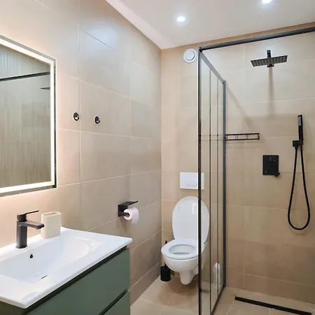 Perfectly Located Between Sea And Center Apartment *