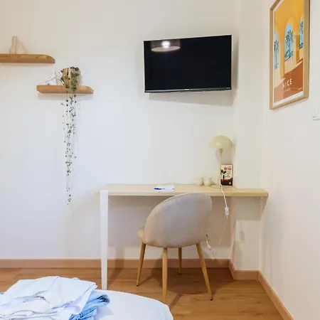 Apartment Charme Nicois, 15min De La Mer, 3 Chambres, Climatisation, Terrasse *