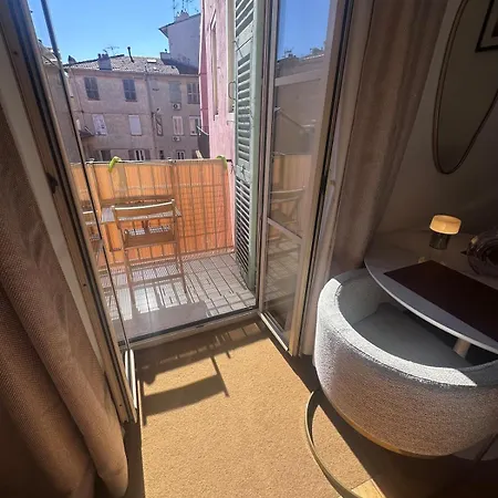 Place Massena Apartment