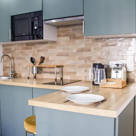 Apartment Perfectly Located Between Sea And Center