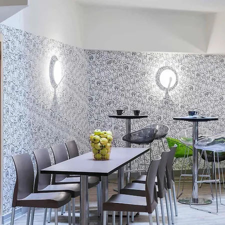 Hotel Ibis Styles Vieux Port 3*