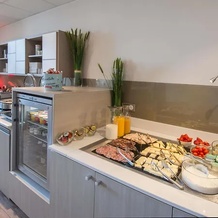 Mercure Marche Aux Fleurs Hotel 4*