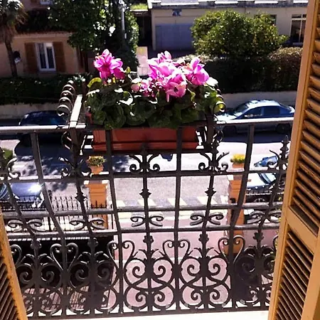 Mon Reve Bed & Breakfast 3*