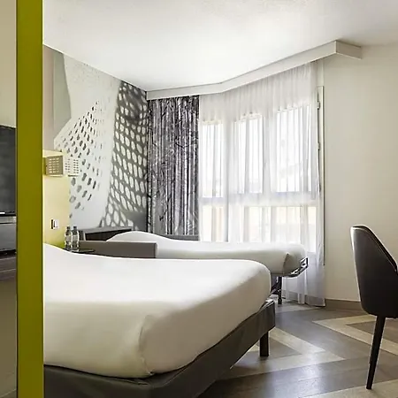 Hotel Ibis Styles Vieux Port 3*