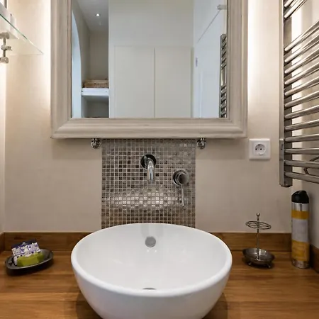 Barla 3 - A Spacious One Bedroom Near Place Garibaldi *