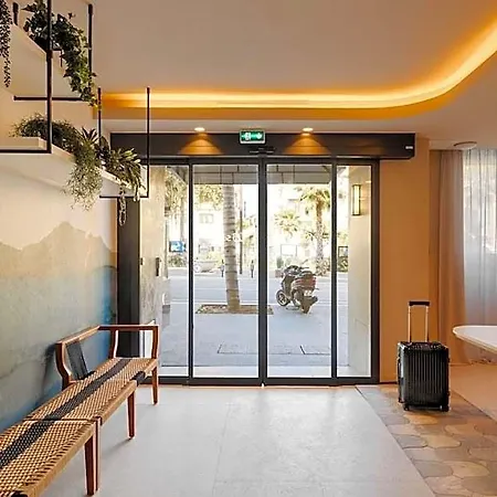 Yelo Promenade Magnan, Sonder Hotel