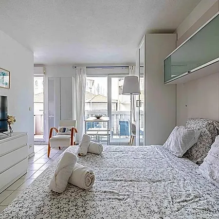 Charming With Balcony Pool -heart Of Hotel
