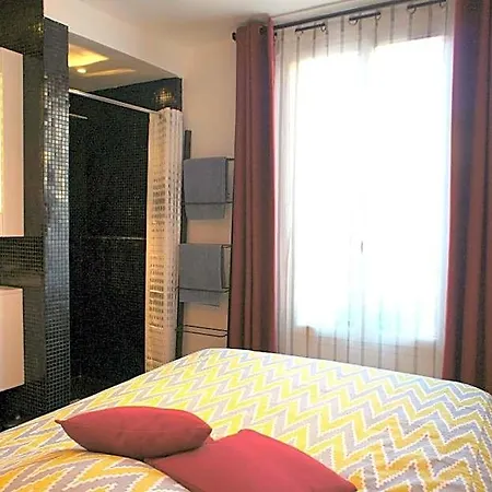 Hotel Ze Perfect Place - Antiquaire - Le Port - Harbor 3*
